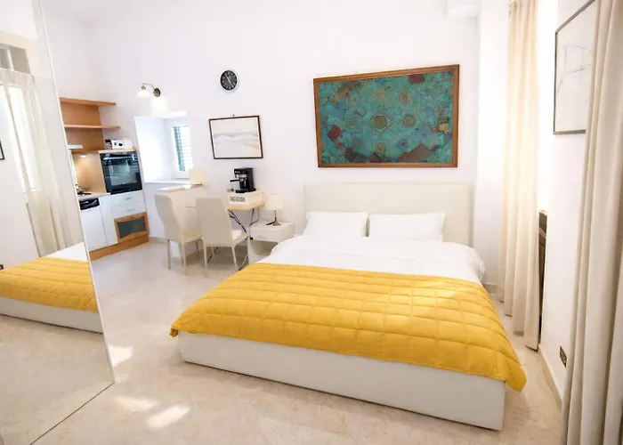 A Due Passi Dal Teatro Massimo *